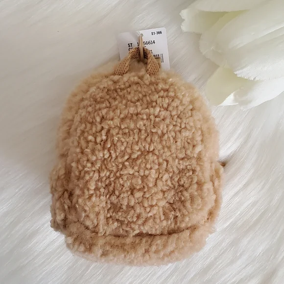 Pink Victoria's Backpack Keychain - Picture 4 of 8